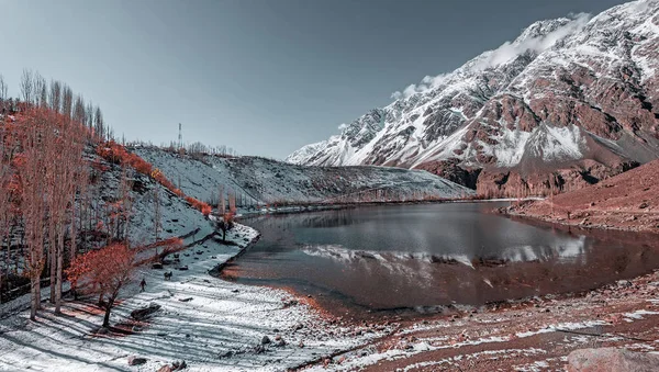 Mrożone Jezioro Phandar Dzielnicy Ghizer Północnych Rejonach Pakistanu — Zdjęcie stockowe