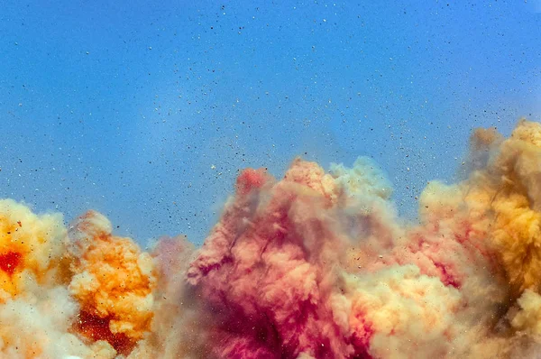 Πολύχρωμα Σύννεφα Σκόνης Μετά Την Έκρηξη Του Πυροκροτητή — Φωτογραφία Αρχείου