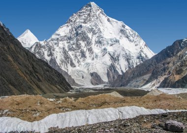 K2 'nin Baltoro buzulundan dünyadaki en yüksek ikinci zirvesi. 