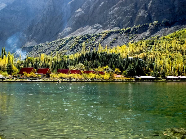 Vista Del Lago Kachora Las Montañas Karakoram — Foto de Stock