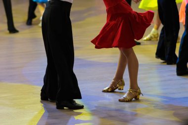 çift ayak dansçılar, kadın ve erkek Latin dans