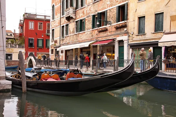 Venice Itália Maio 2010 Bela Vista Gôndola Tradicional Veneza Itália — Fotografia de Stock