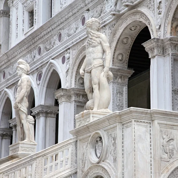 Scultura Sulla Scala Del Gigante Palazzo Ducale Venezia — Foto Stock