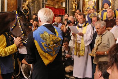 Siena, İtalya - 16 Ağustos 2008: nimet bir at önce Palio Siena, İtalya