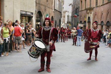 Siena, İtalya - 16 Ağustos 2008: Bandosu Palio di Siena Festivali, Siena (Sienna), Siena eyaletinin, Toskana Bölgesi, İtalya