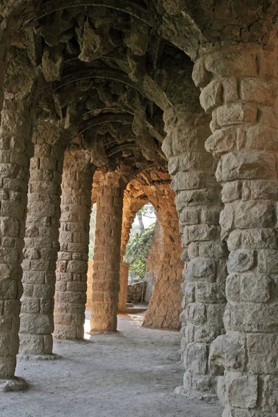 Barcelona Spain August 2007 Park Guell Barcelona Unhewn Stone Buttresses — Stock Photo, Image