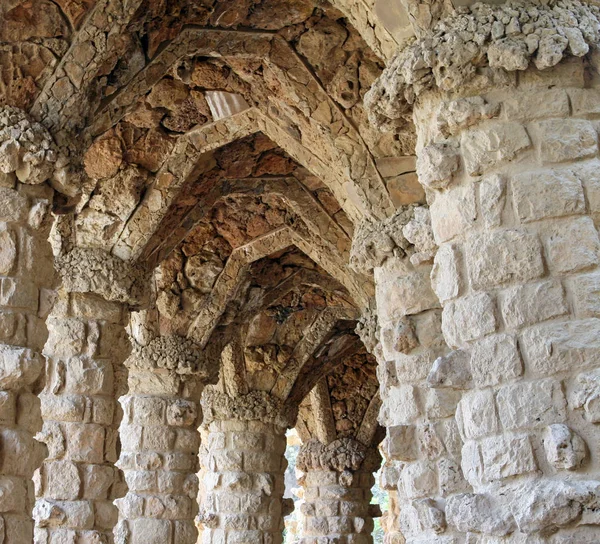 Barcelona Spain August 2007 Park Guell Barcelona Unhewn Stone Buttresses — Stock Photo, Image