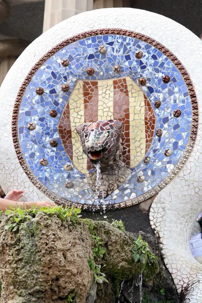 Barcelona Spagna Agosto 2007 Dettaglio Mosaico Colorato Antoni Gaudi Parc — Foto Stock