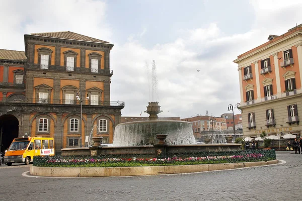 意大利那不勒斯 2012年3月03日 意大利那不勒斯的里雅斯特 特伦托广场 — 图库照片