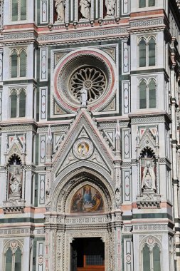 Floransa, İtalya - 27 Ağustos 2018: Floransa Katedrali (Il Duomo di Firenze) 27 Ağustos 2018, Floransa, İtalya. Floransa Toskana 'nın en büyük şehri ve İtalya' nın en çok ziyaret edilen şehirlerinden biridir..