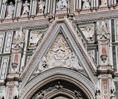 Floransa, İtalya - 27 Ağustos 2018: Floransa Katedrali (Il Duomo di Firenze) 27 Ağustos 2018, Floransa, İtalya. Floransa Toskana 'nın en büyük şehri ve İtalya' nın en çok ziyaret edilen şehirlerinden biridir..
