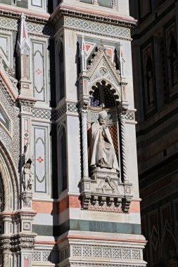 Floransa, İtalya - 27 Ağustos 2018: Floransa Katedrali (Il Duomo di Firenze) 27 Ağustos 2018, Floransa, İtalya. Floransa Toskana 'nın en büyük şehri ve İtalya' nın en çok ziyaret edilen şehirlerinden biridir..