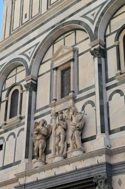 Floransa, İtalya - 27 Ağustos 2018: Floransa Katedrali (Il Duomo di Firenze) 27 Ağustos 2018, Floransa, İtalya. Floransa Toskana 'nın en büyük şehri ve İtalya' nın en çok ziyaret edilen şehirlerinden biridir..