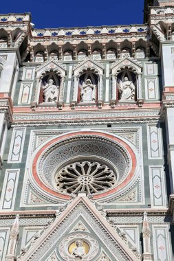 Floransa, İtalya - 27 Ağustos 2018: Floransa Katedrali (Il Duomo di Firenze) 27 Ağustos 2018, Floransa, İtalya. Floransa Toskana 'nın en büyük şehri ve İtalya' nın en çok ziyaret edilen şehirlerinden biridir..
