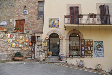 Deruta seramik - Deruta Orta İtalya Umbria bölgesinde Perugia eyaletinde bir tepe kasaba ve komün.