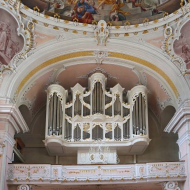 San Giacomo Kilisesi ve San Leonardo Alta Badia-Dolomites