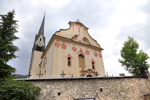 Kościół San Giacomo San Leonardo Alta Badia Dolomity — Zdjęcie stockowe
