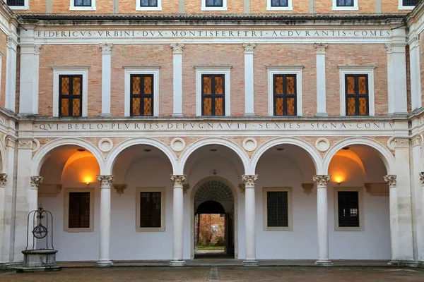 Urbino Italy January 2019 位于乌尔比诺的公爵宫 Palazzo Ducale 的庭院 现在是一座博物馆 意大利马切地区 — 图库照片