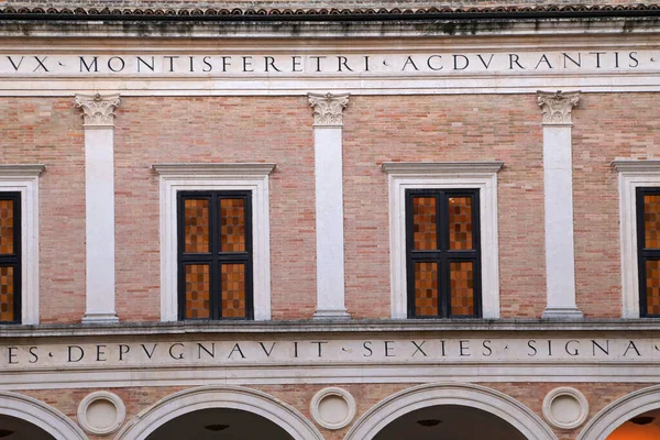 Urbino Italy January 2019 位于乌尔比诺的公爵宫 Palazzo Ducale 的庭院 现在是一座博物馆 意大利马切地区 免版税图库图片