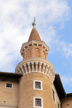 URBINO, İTALYA 3 HAZİRAN 2019. Palazzo Ducale (Ducal Palace), Urbino 'da bir müzedir. Mart Bölgesi, İtalya