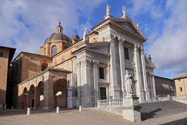 乌尔比诺主教座堂 乌尔比诺市和意大利马奇的世界遗址 — 图库照片