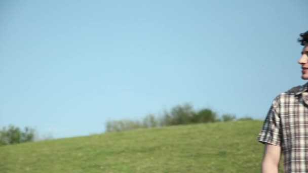 Dos Parejas Jóvenes Campo — Vídeos de Stock