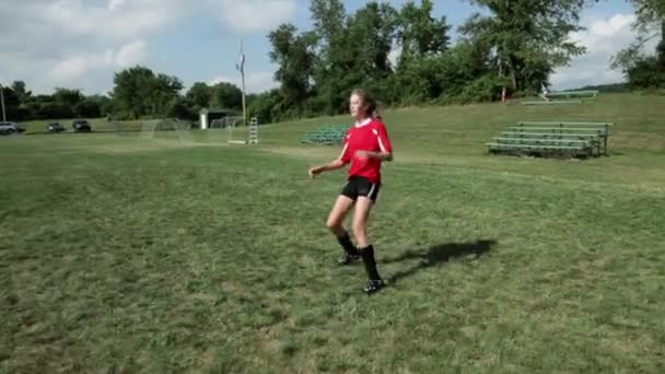 Дівчата Підлітки Грають Футбол — стокове відео