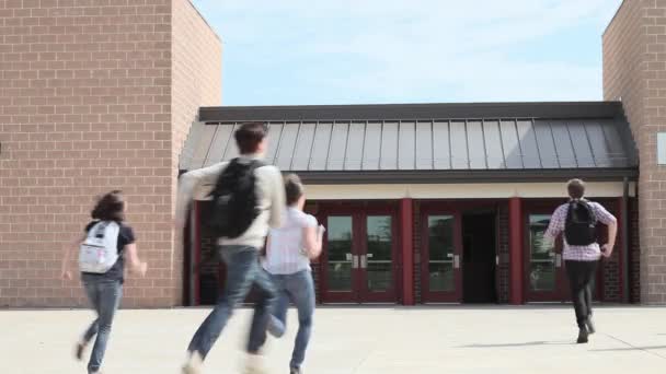 Studenti Střední Školy Utíkají Školy — Stock video