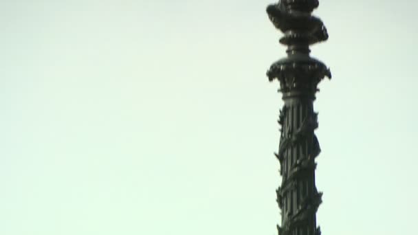 灯柱与鱼装饰和议会的房子 — 图库视频影像