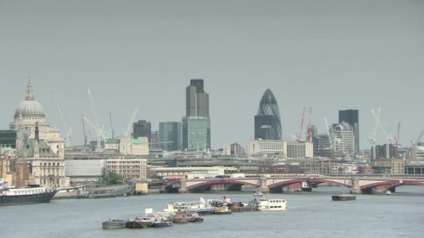 Tamizy Blackfriars Bridge Panoramę Londynu — Wideo stockowe