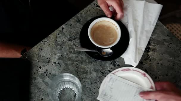 Personen Betalar Check Kaffebaren — Stockvideo