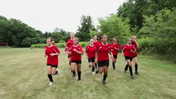 Jogadores Futebol Menina Correndo Campo — Vídeo de Stock