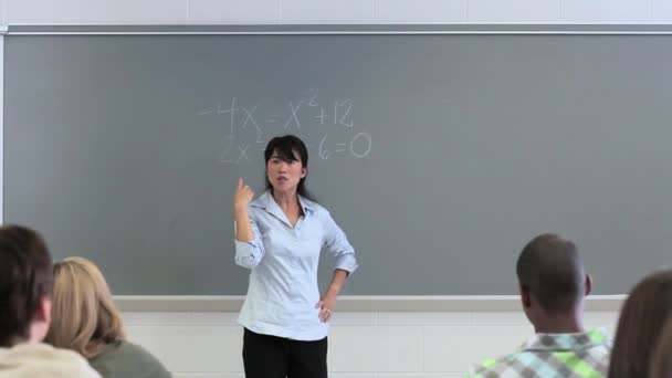 Professora Ensino Médio Aula Matemática — Vídeo de Stock