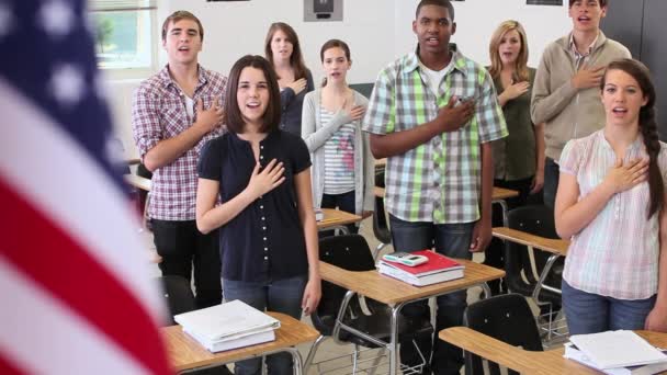 Amerikan Bayrağına Bağlılık Yemini Eden Lise Öğrencileri — Stok video