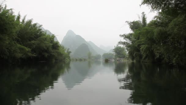 Scénický Výhled Klidné Řeky Yulong Hory Yangshuo Čína — Stock video