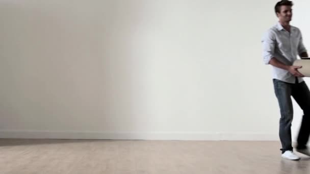 Young Couple Unrolling Rug Floor — Stock Video