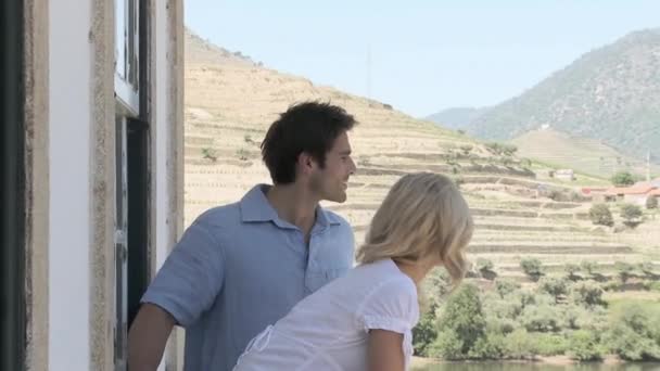 Cuplu Balcon Căutarea Râul Douro — Videoclip de stoc