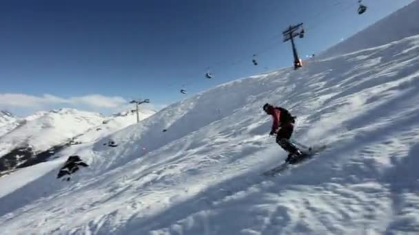 Mann Beim Skifahren Skigebiet — Stockvideo