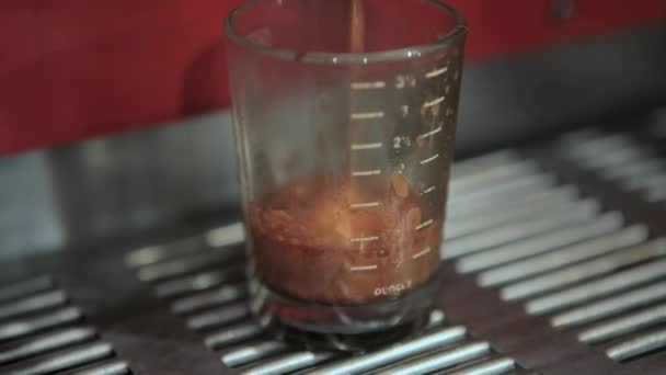 Espresso Droppar Glas — Stockvideo