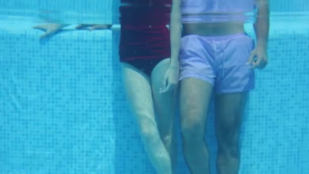 Ayakta Yüzme Havuzunda Bir Kaç — Stok video