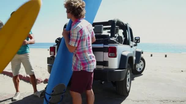 Two Young Men Arriving Beach Surfboards — 图库视频影像