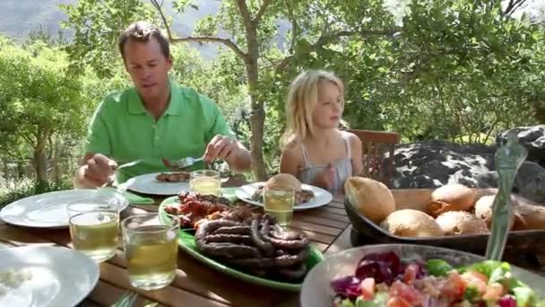 Familia Mănâncă Prânzul Frescă — Videoclip de stoc