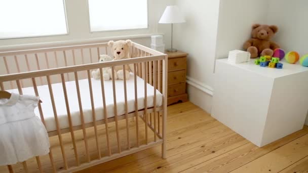 Chambre Bébé Avec Berceau — Video