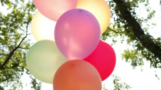 Bunte Geburtstagsballons — Stockvideo