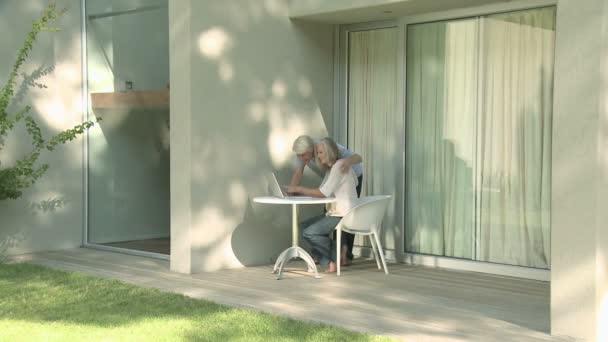 Mature Couple Using Laptop Outdoors — Stock Video