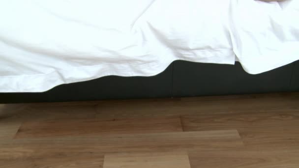 Paar Lacht Elkaar Bed — Stockvideo