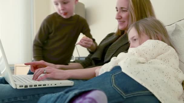 Mother Using Laptop Two Children — Stock Video