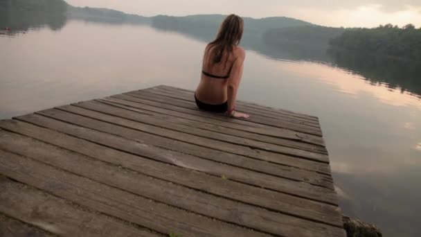 Woman Black Bikini Standing Pier Lake — 비디오