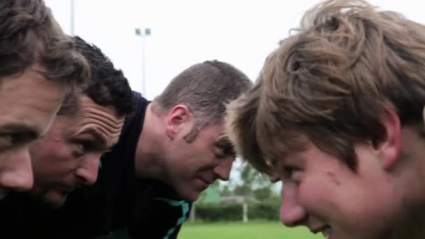 Close Jogadores Rugby Scrum Campo Jogo — Vídeo de Stock