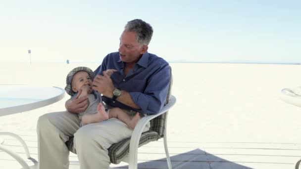 Grand Père Avec Bébé Petit Fils — Video